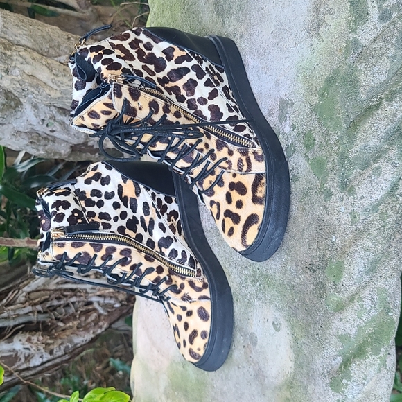 Giuseppe Zanotti Leopard-Print Calf Hair Wedge Sneaker Size 39 EUC - Picture 4 of 16